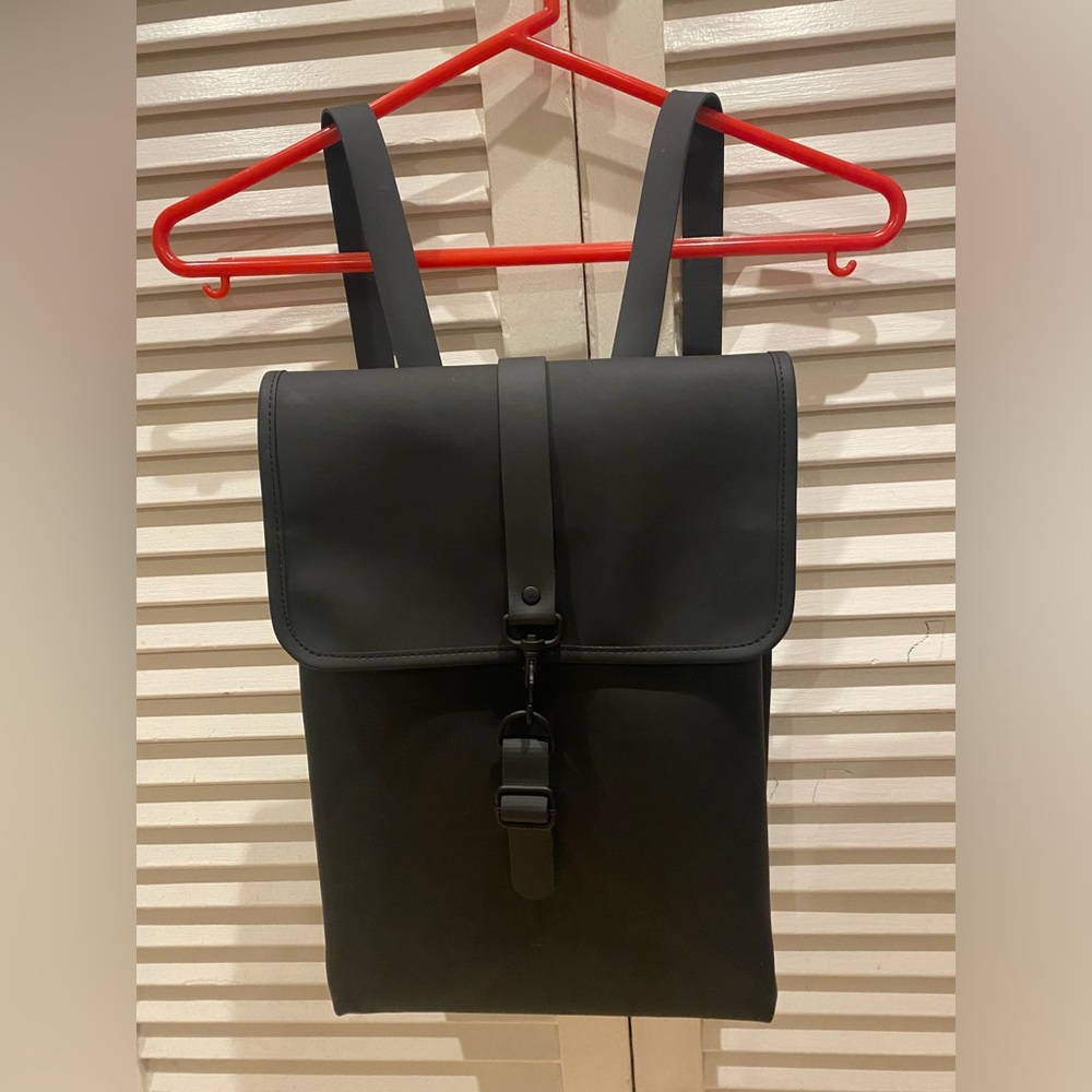 Rain Drip Drip Drip Rucksack- Black